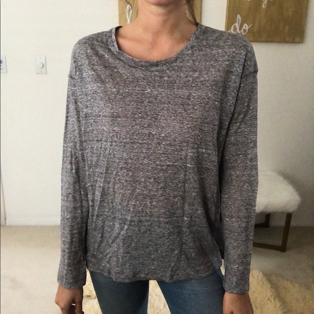 Closed striped long sleeve tee